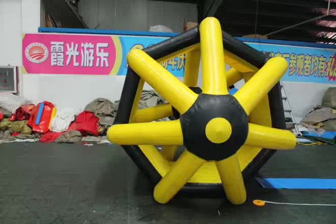 充气水上滚筒球